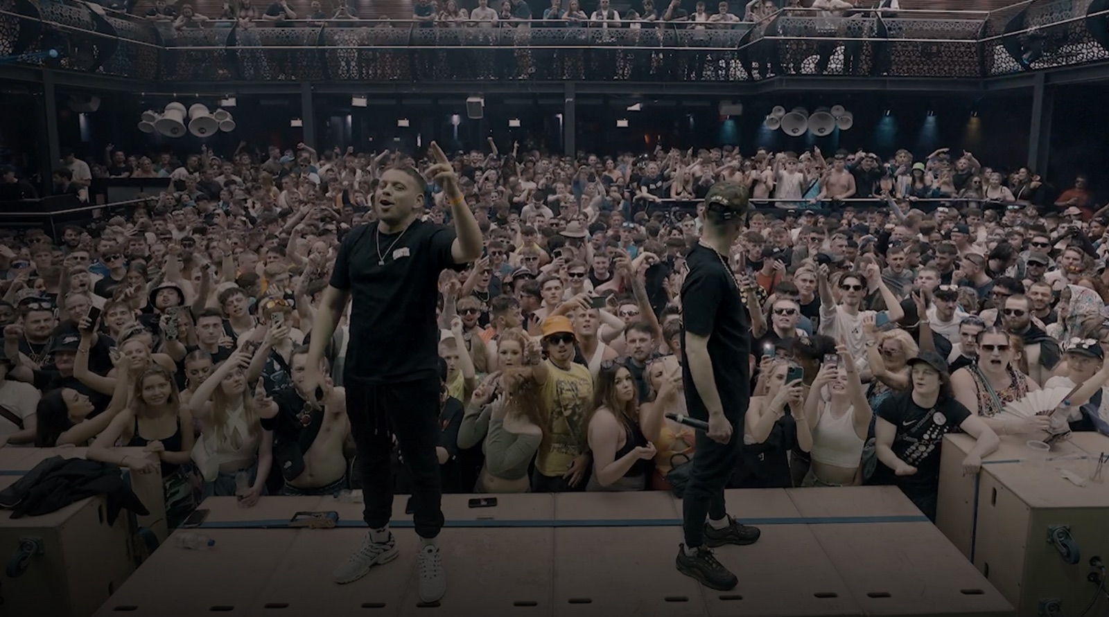 Grima x Azza live crowd